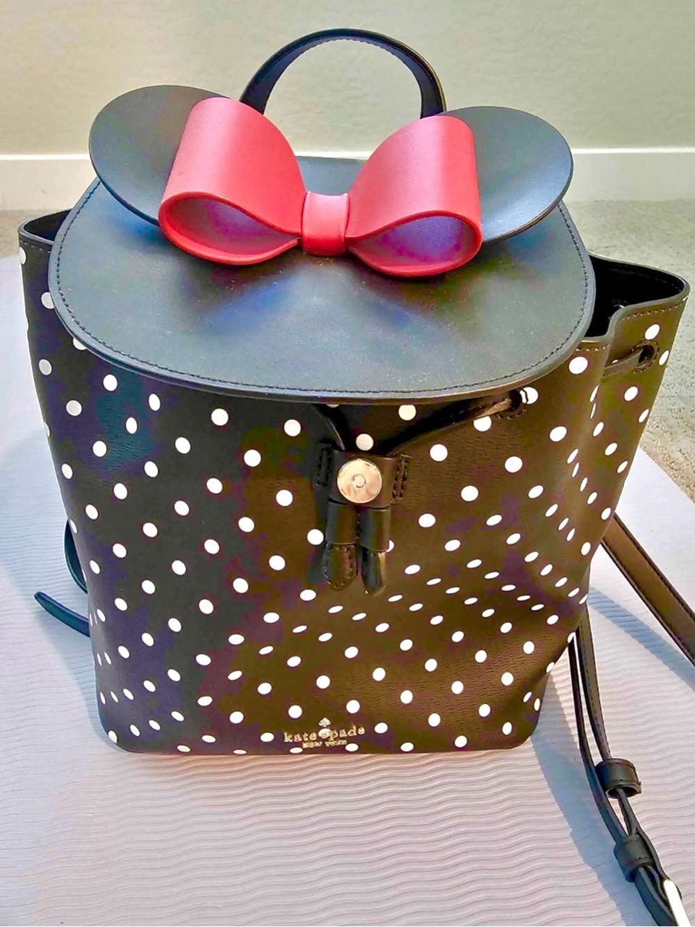 Kate Spade x Disney Minnie Mouse Flap Black Backpack K4642 Red Bow - EUC $379 - Picture 5 of 9